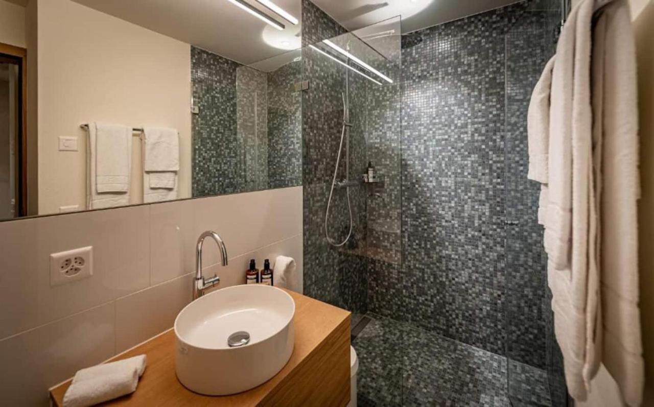 Ferienwohnung 3,5 Zimmer Direkt An Ski- Und Bikepiste Flims Buitenkant foto