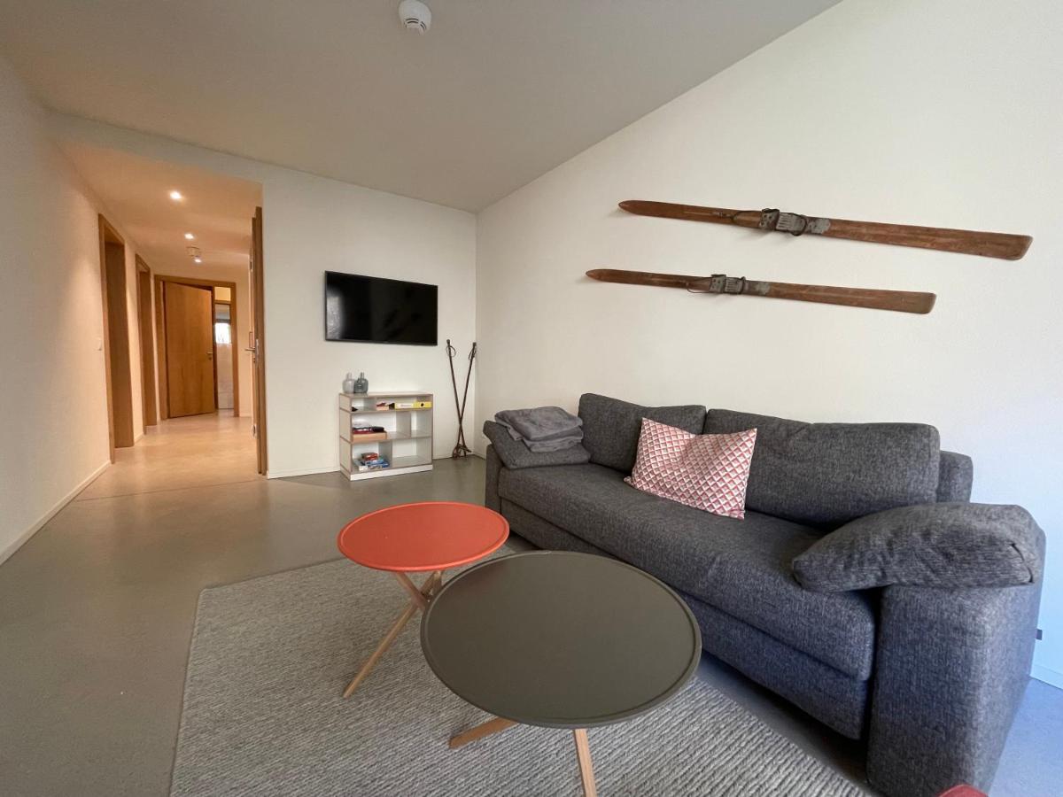 Ferienwohnung 3,5 Zimmer Direkt An Ski- Und Bikepiste Flims Buitenkant foto